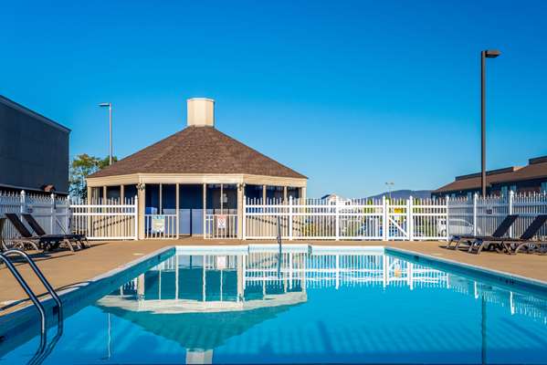 Pool - Clarion Pointe Hotel Harrisonburg - I-81, Exit 247