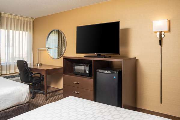  - Clarion Pointe Hotel Harrisonburg - I-81, Exit 247