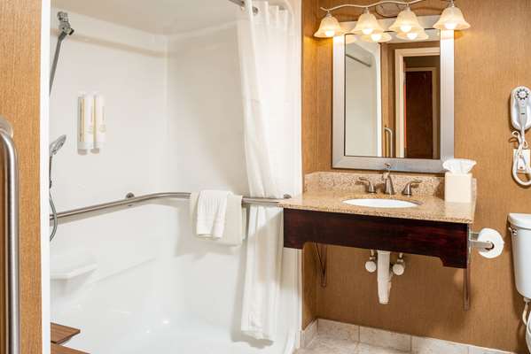 Suite - Clarion Pointe Hotel Harrisonburg - I-81, Exit 247