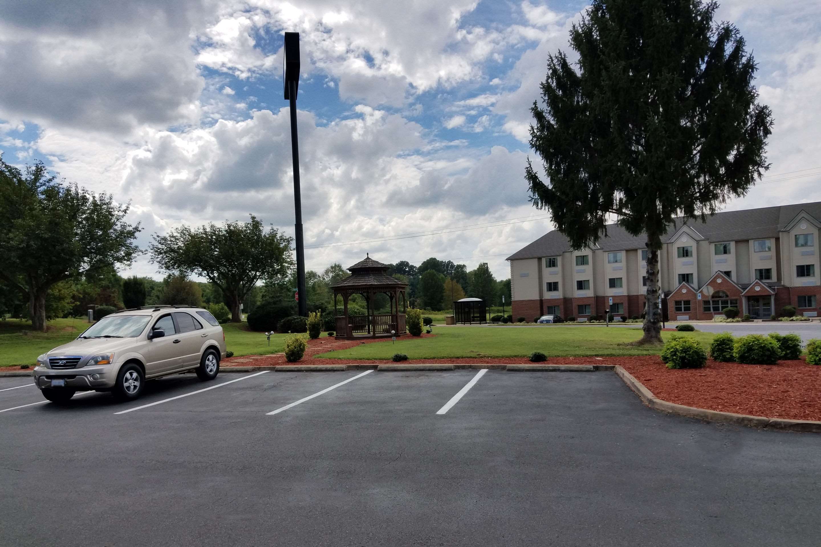 Front parking lot | Quality Inn Culpeper