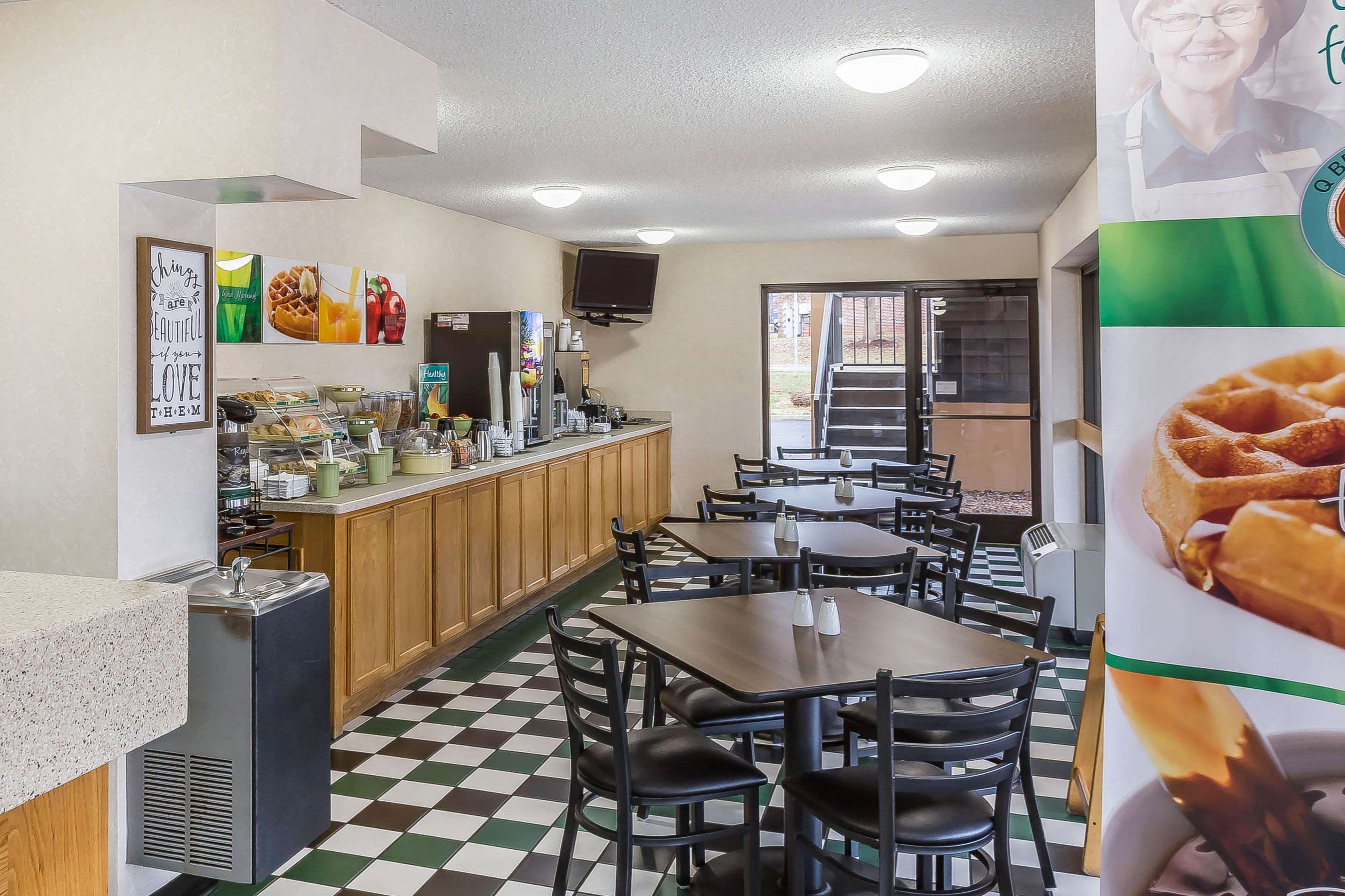 Breakfast area | Quality Inn Culpeper