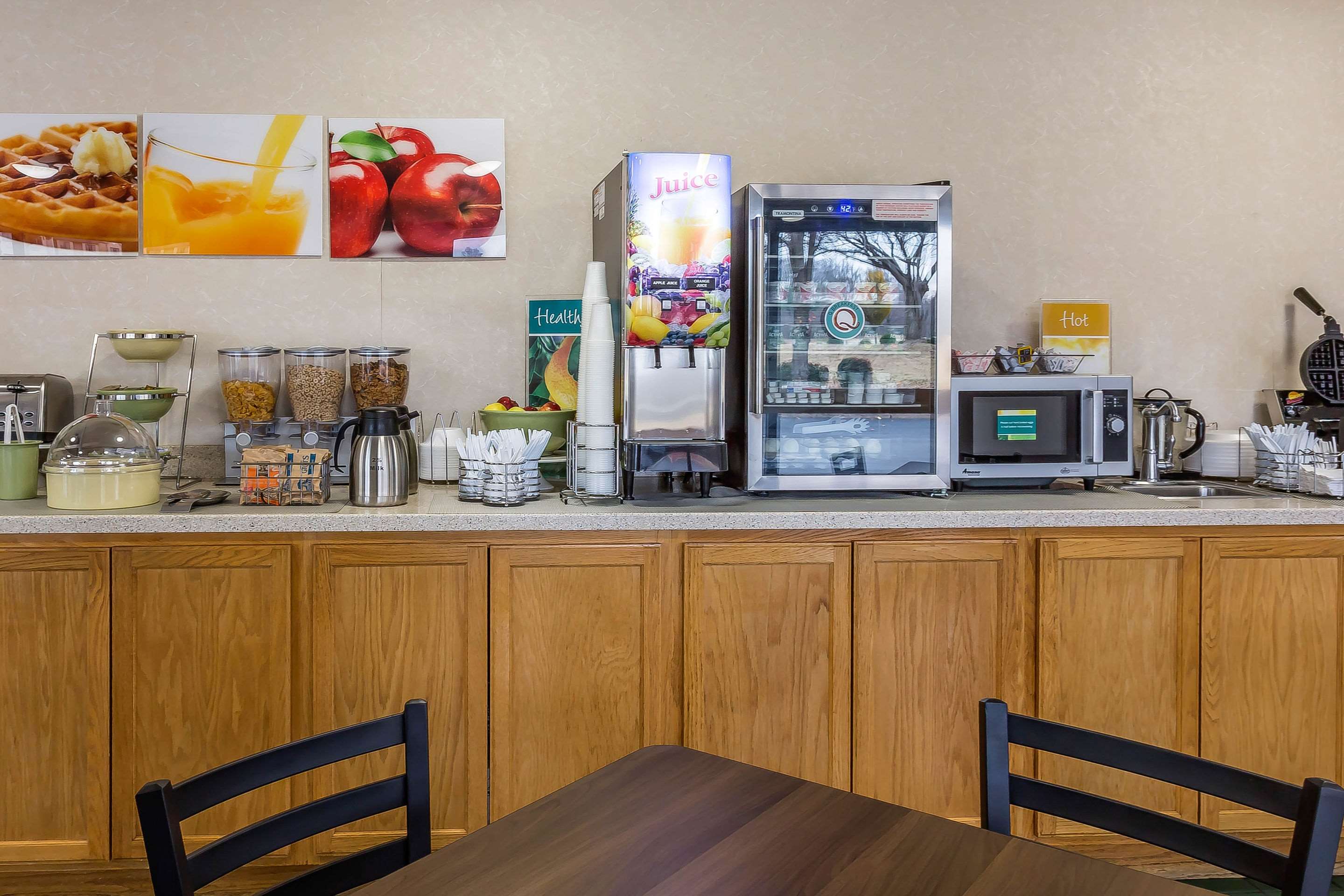Breakfast area | Quality Inn Culpeper
