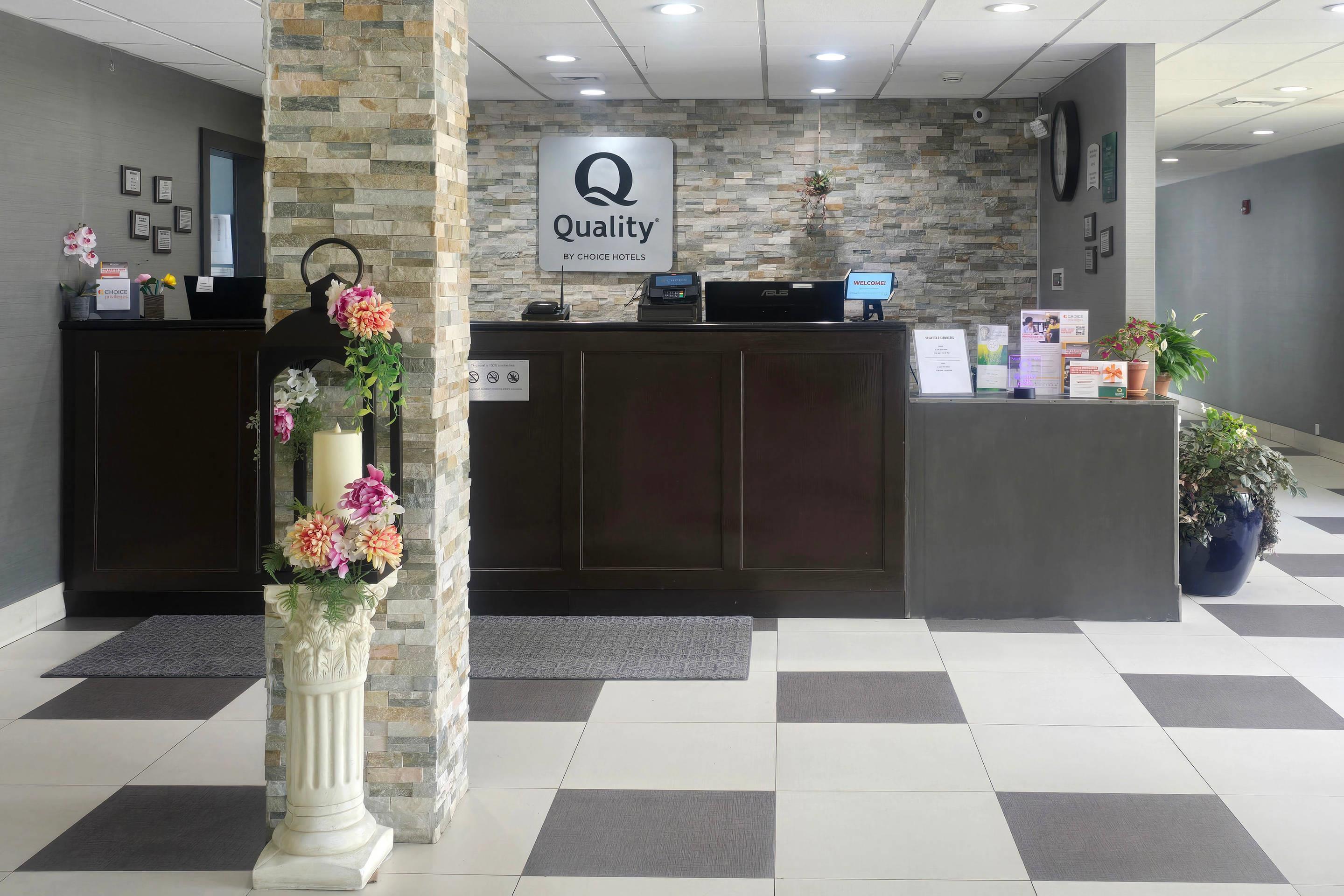 Front desk | Quality Inn Dublin I-81