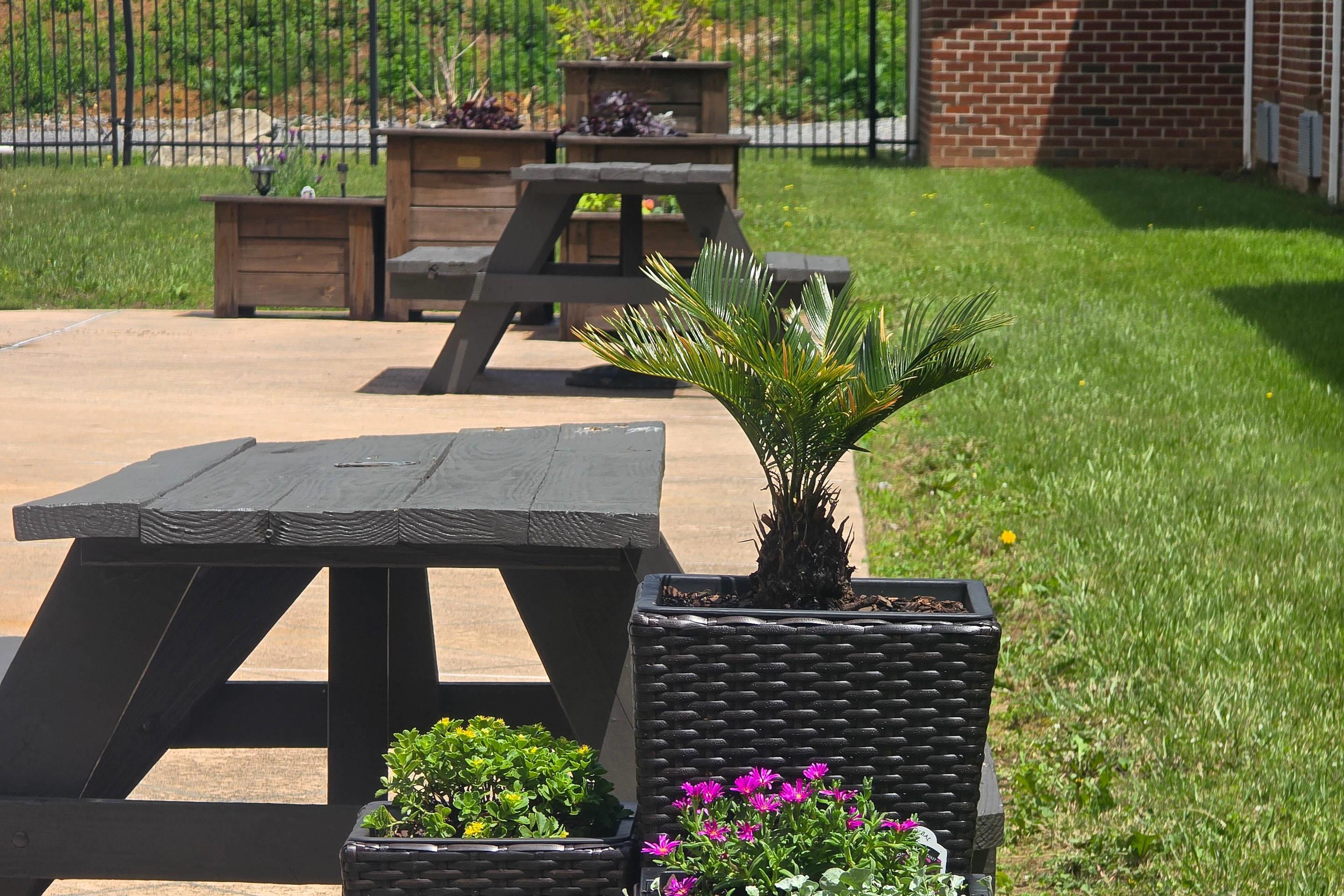 Outdoor area | Quality Inn Dublin I-81