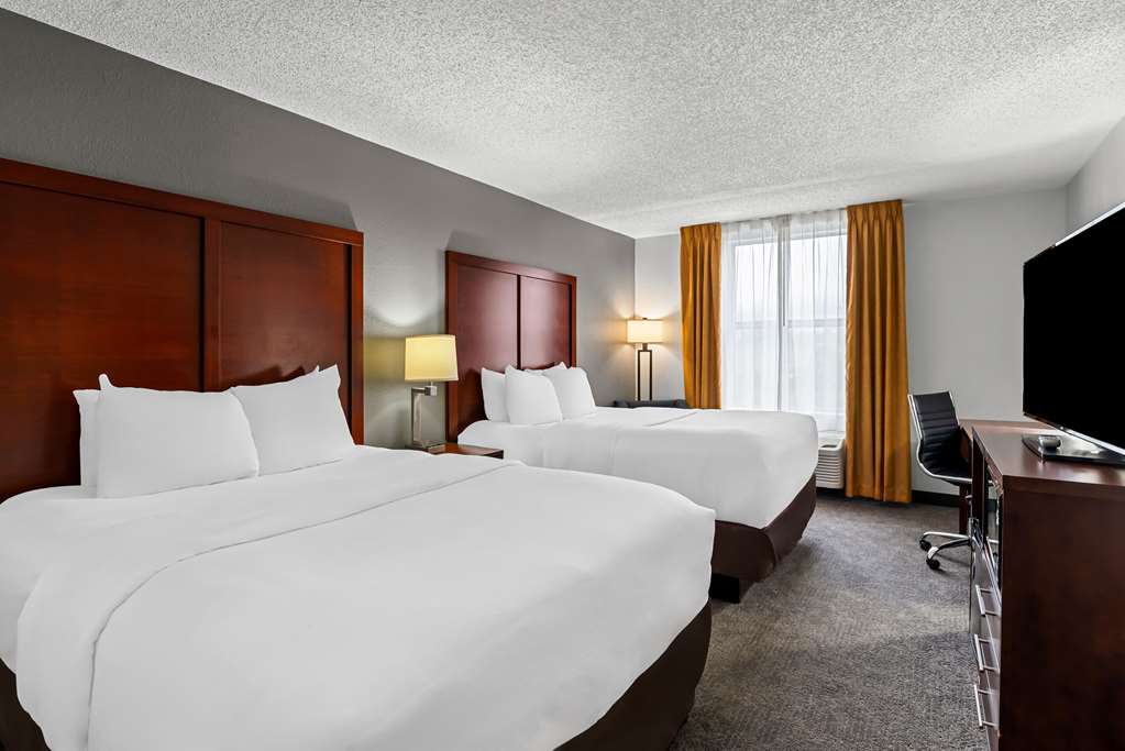 COMFORT INN AND SUITES STAUNTON-guestroom-Guest Room,On-Site.jpg