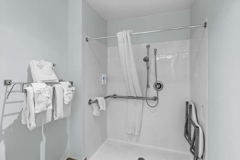 COMFORT INN AND SUITES STAUNTON-guestroom-Guest Room,Bathroom,On-Site.jpg