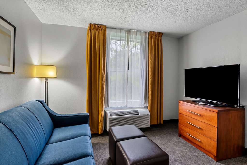 COMFORT INN AND SUITES STAUNTON-guestroom-Guest Room,Suite,On-Site.jpg