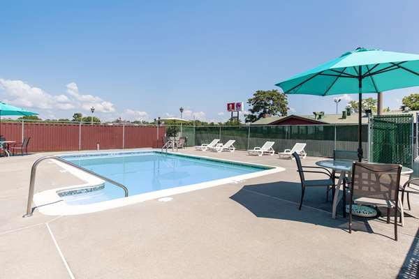 Pool - Quality Inn Stephens City - I-81, Exit 307