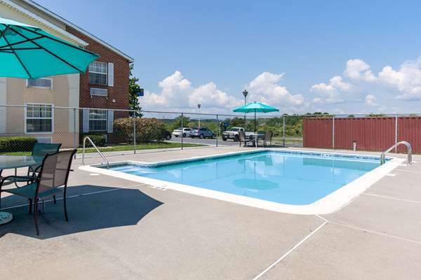 Pool - Quality Inn Stephens City - I-81, Exit 307