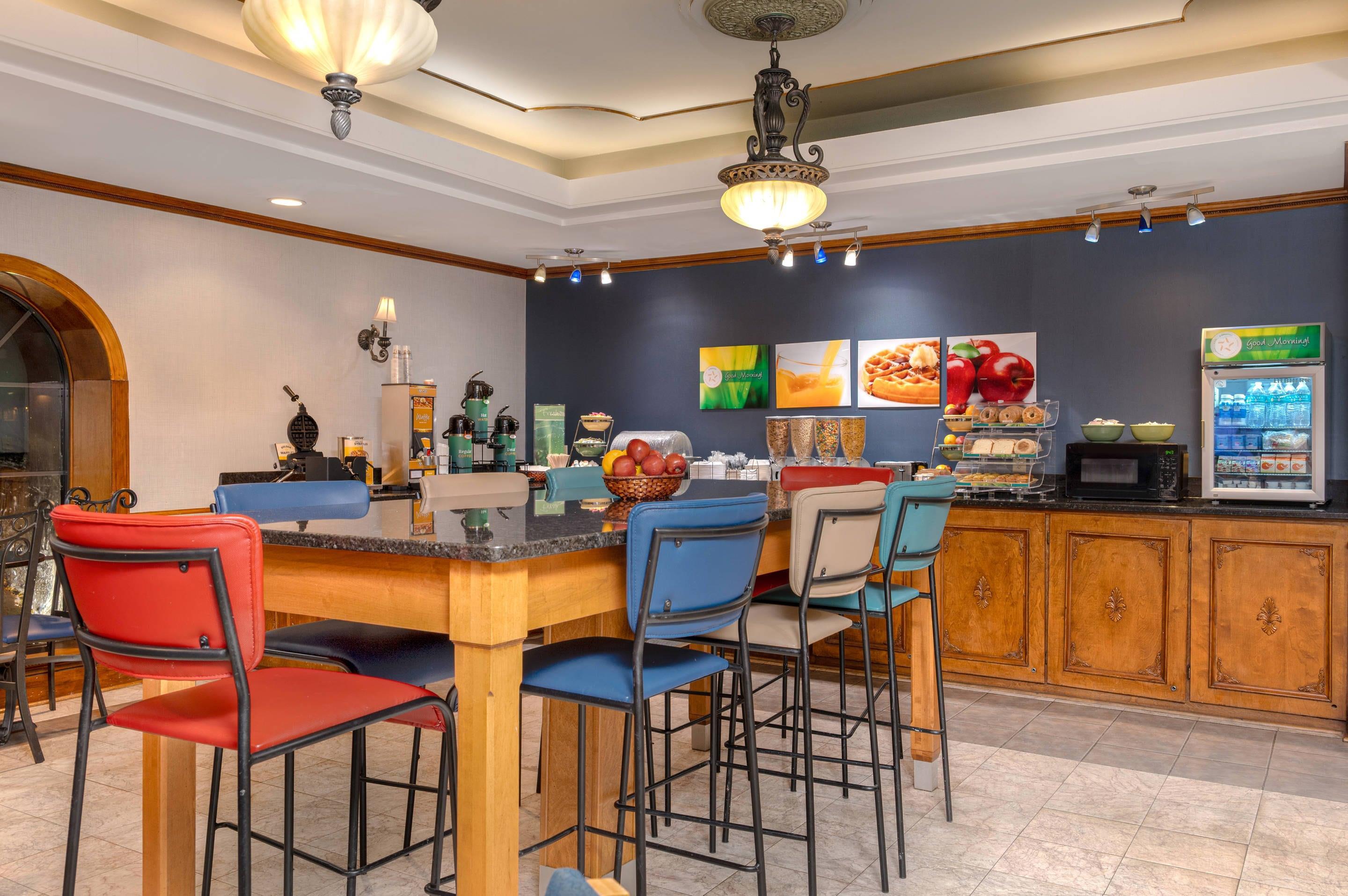 Enjoy breakfast in this seating area | Quality Inn South Hill I-85