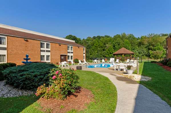 Pool - Comfort Inn Bluefield