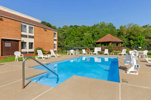 Pool - Comfort Inn Bluefield