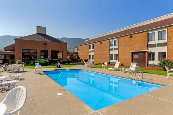 Pool - Comfort Inn Bluefield