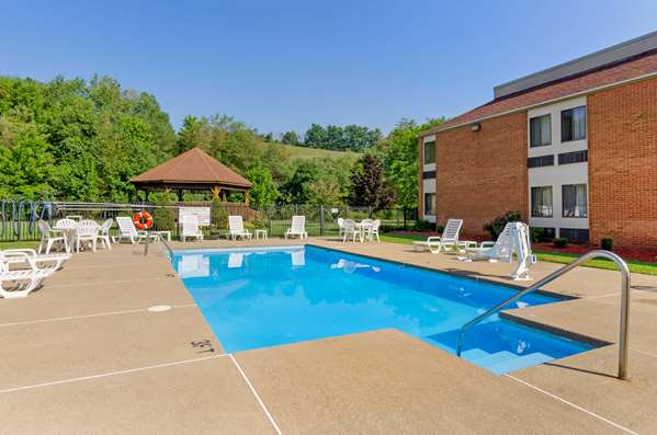 Pool - Comfort Inn Bluefield