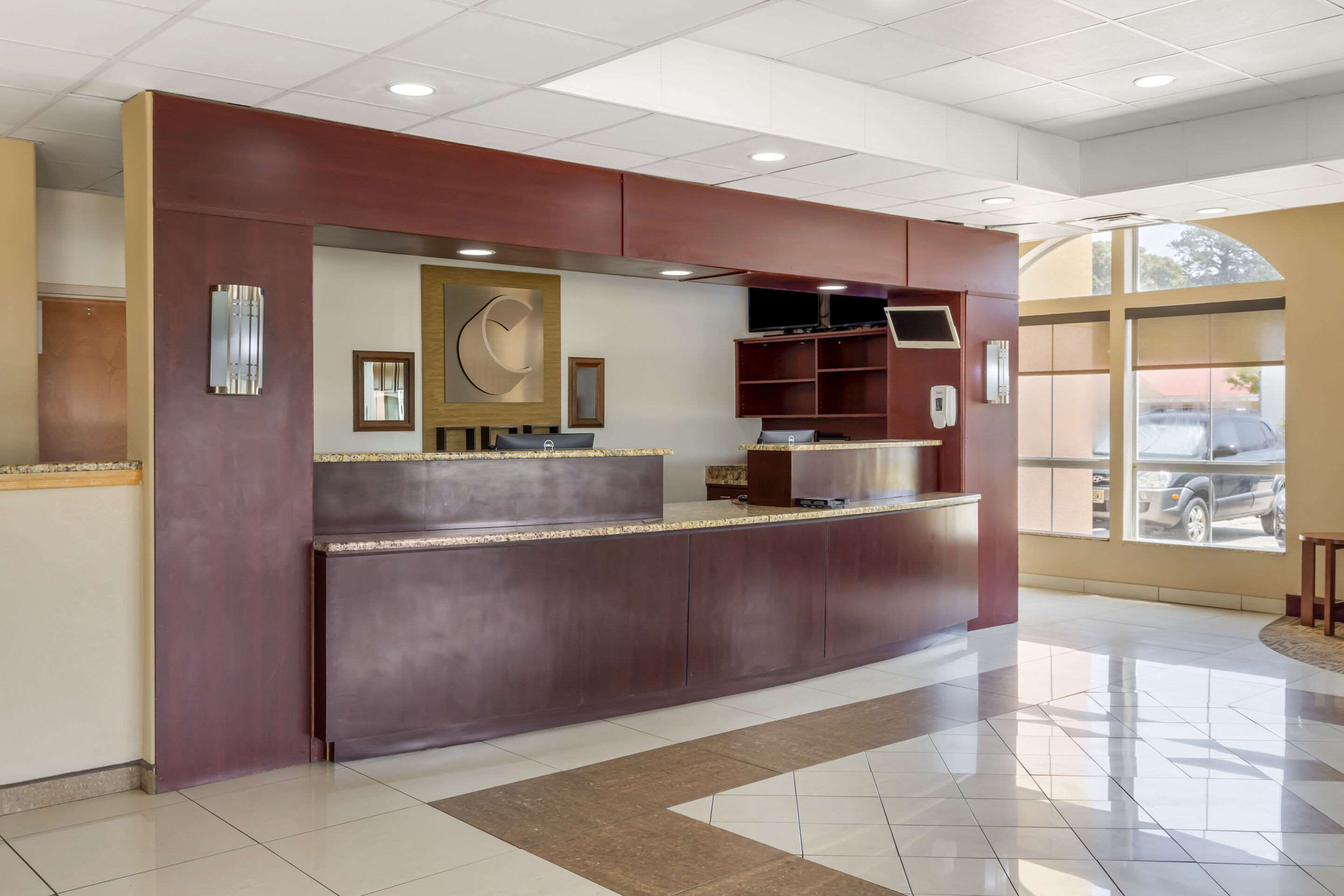 Front desk | Comfort Inn & Suites Chesapeake - Portsmouth
