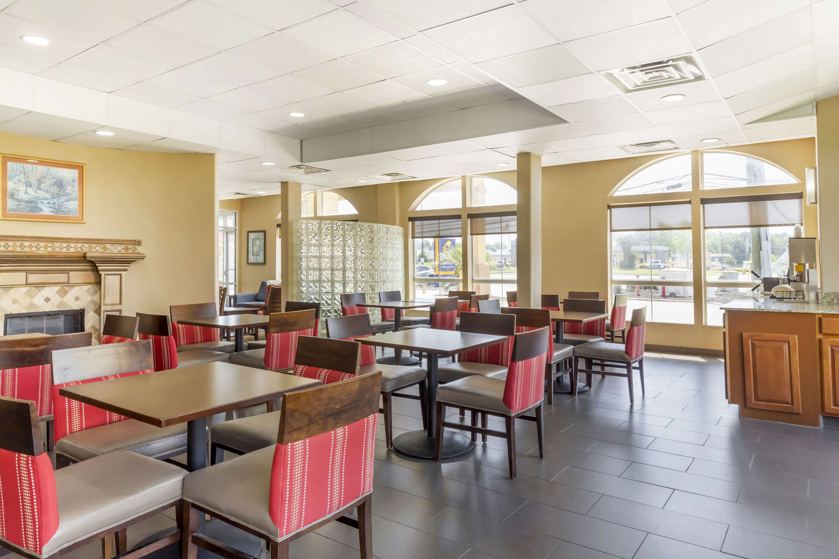 Breakfast area | Comfort Inn & Suites Chesapeake - Portsmouth