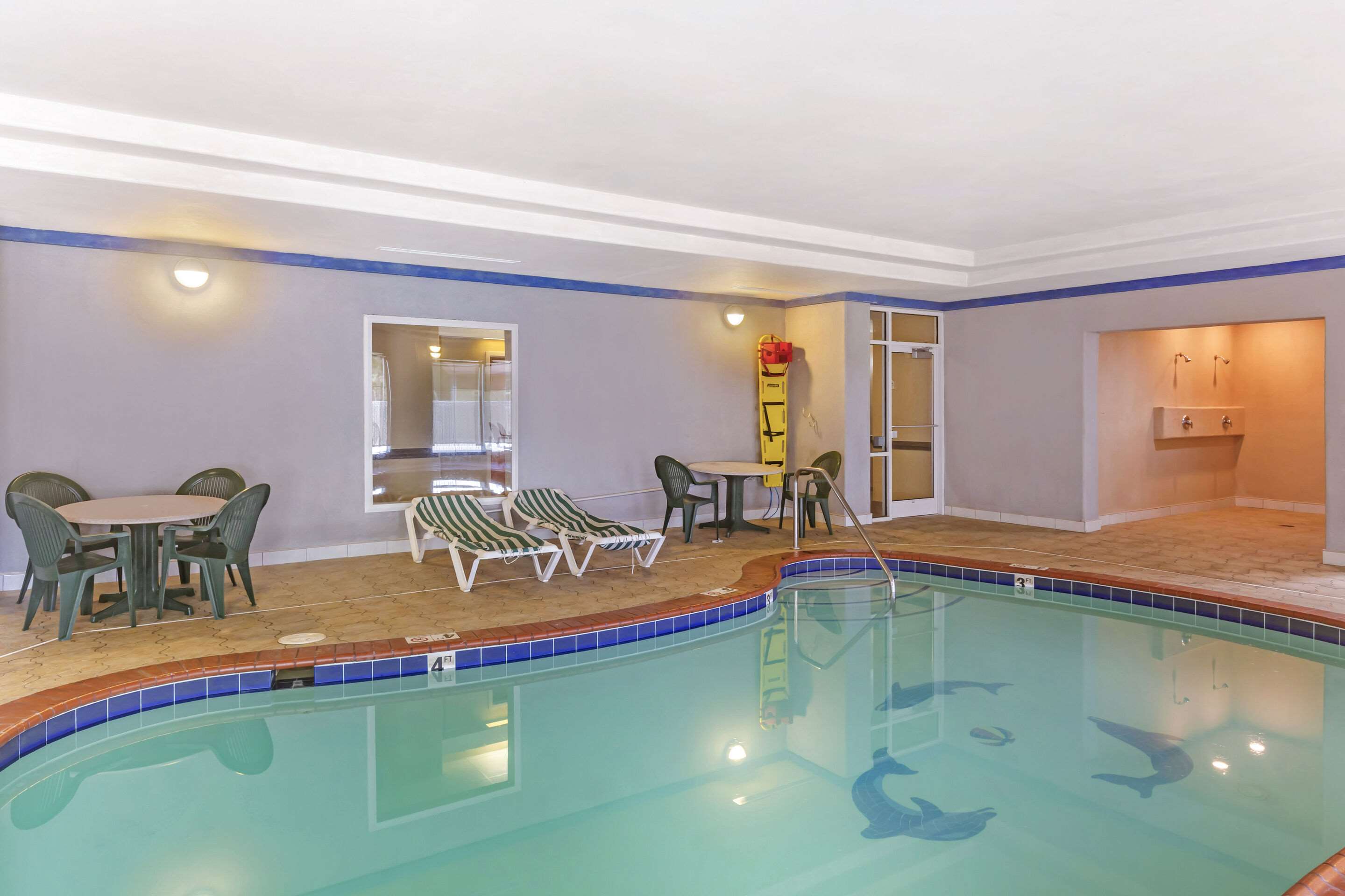 Indoor pool | Comfort Inn & Suites Chesapeake - Portsmouth