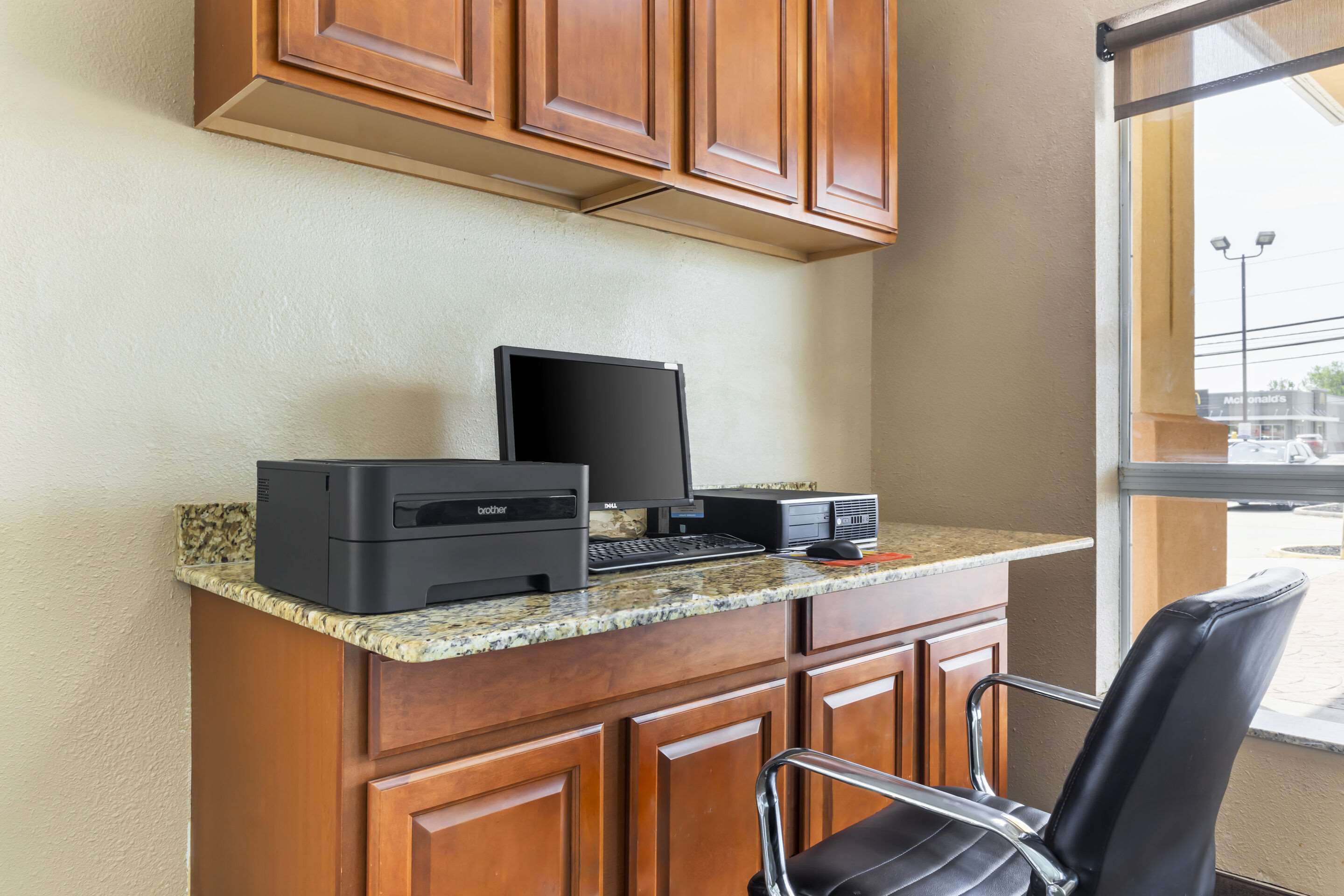 Computer in the lobby | Comfort Inn & Suites Chesapeake - Portsmouth