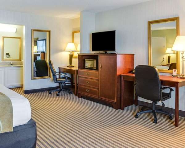  - Clarion Inn Fredericksburg - I-95, Exit 133