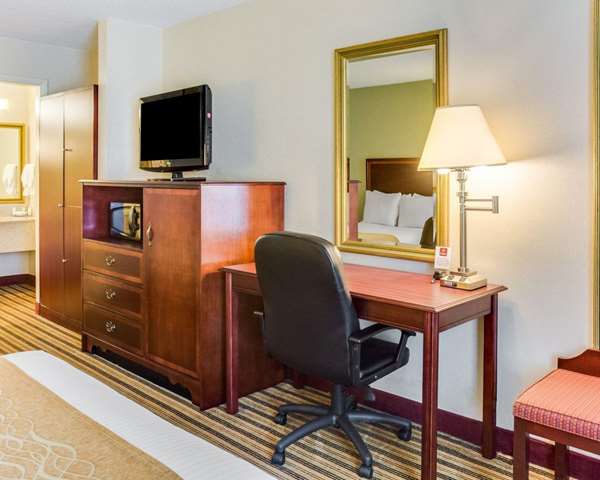  - Clarion Inn Fredericksburg - I-95, Exit 133
