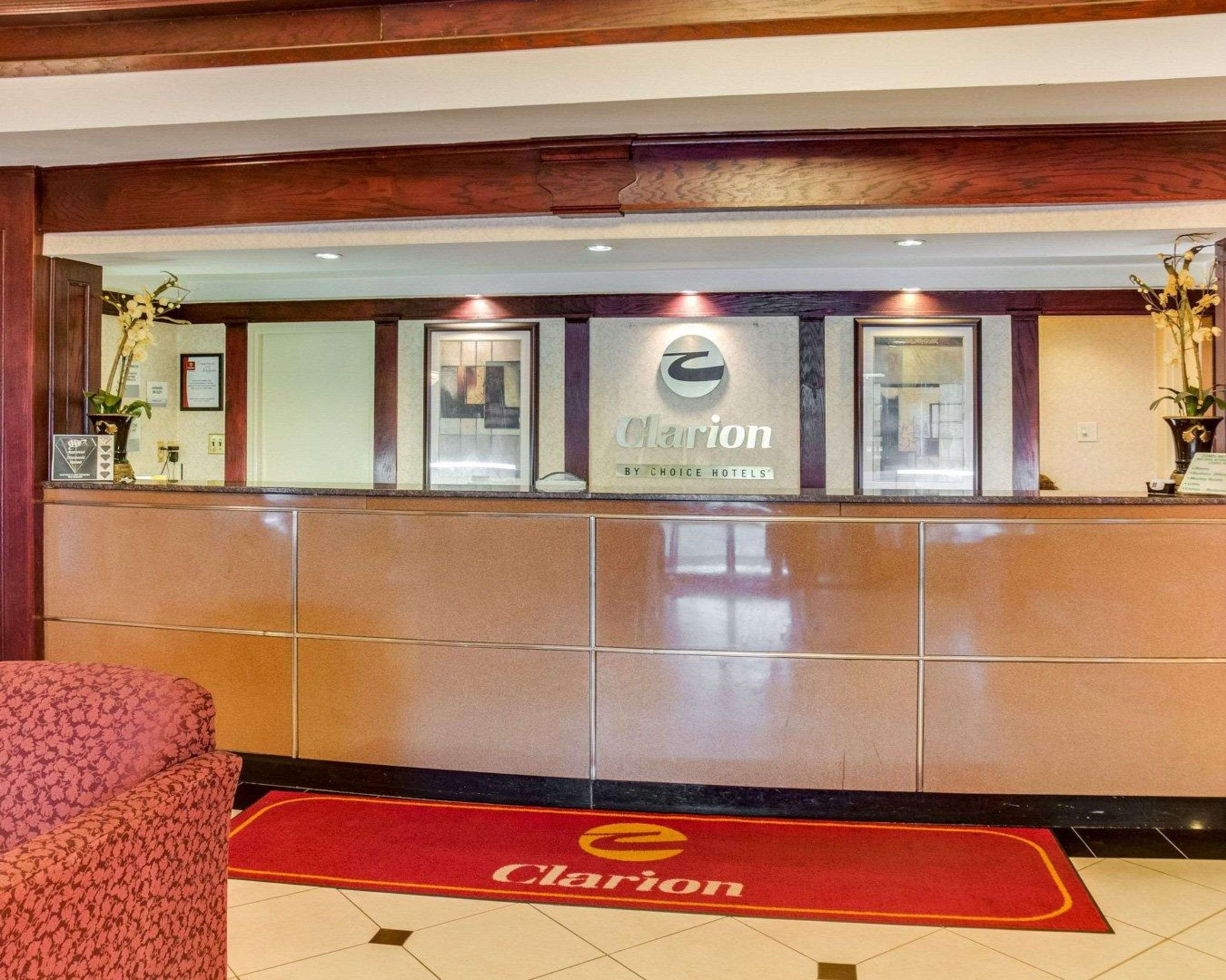 Front desk | Clarion Inn