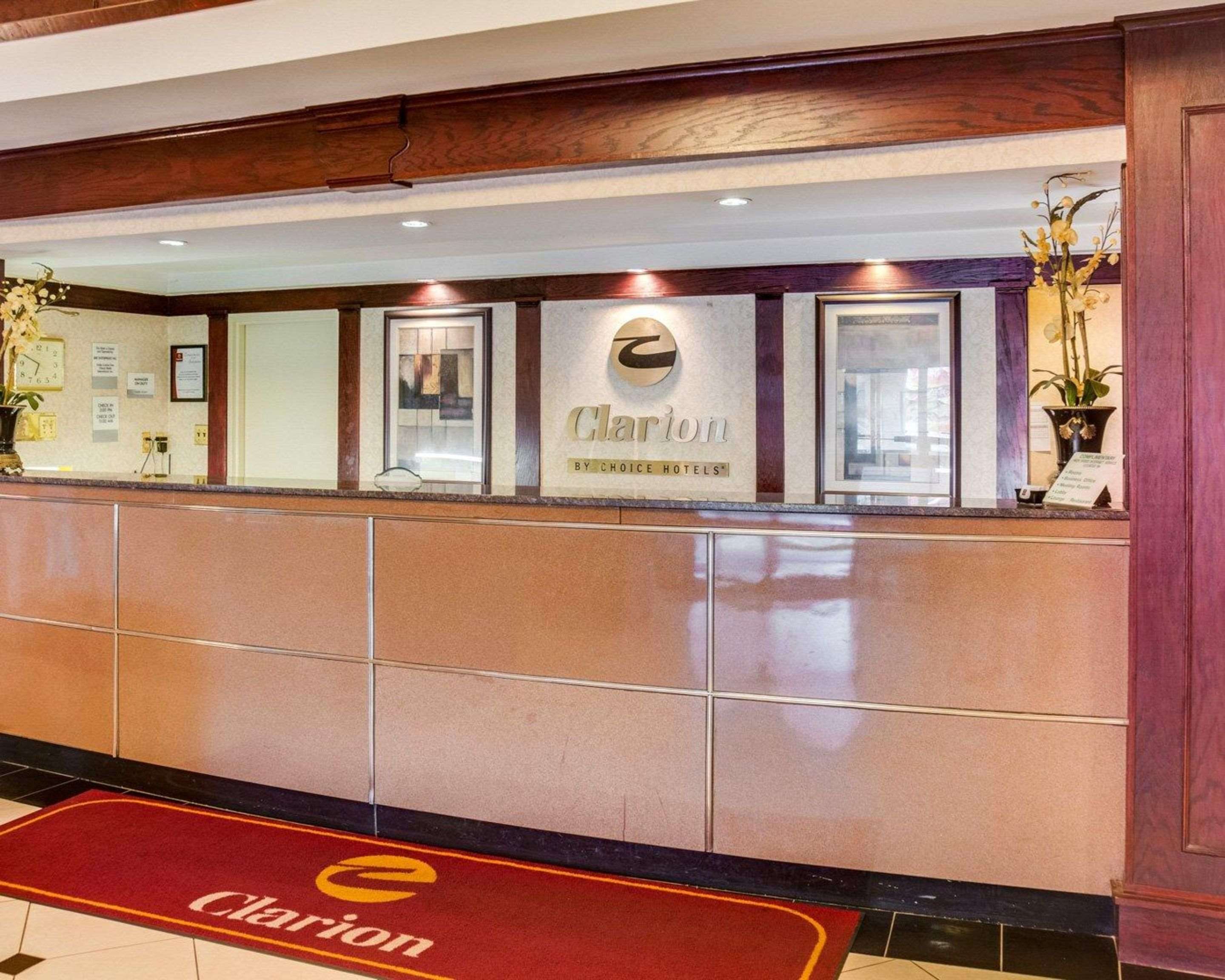 Front desk | Clarion Inn