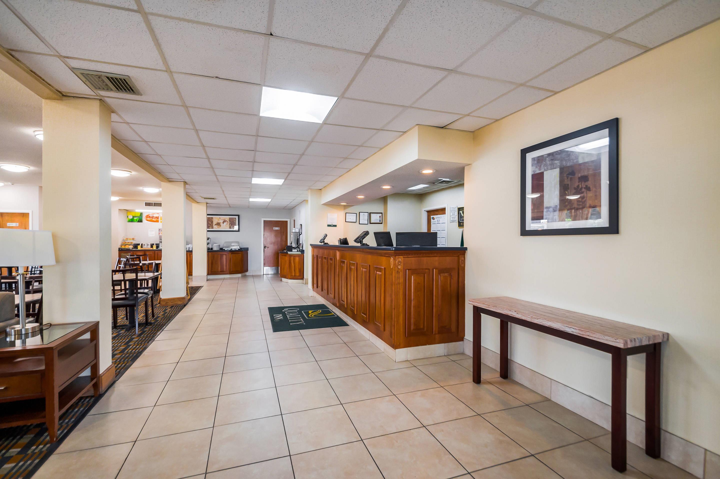 Hotel lobby | Quality Inn Fredericksburg, Central Park Area