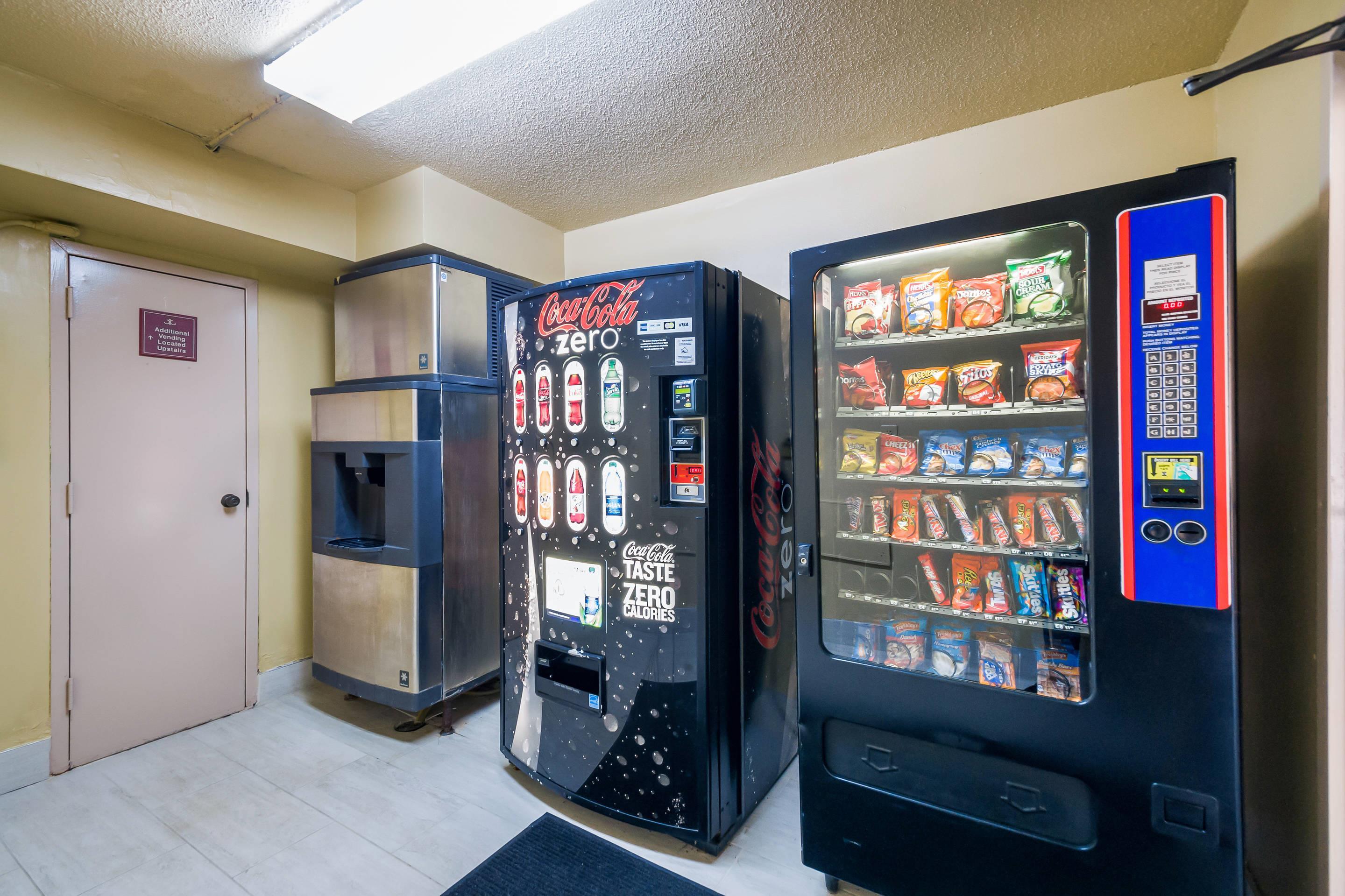 Hotel vending area | Quality Inn Fredericksburg, Central Park Area