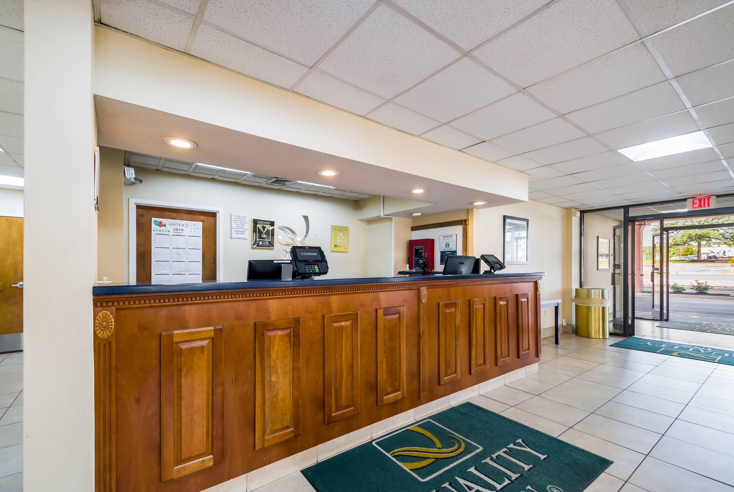 Front desk | Quality Inn Fredericksburg, Central Park Area