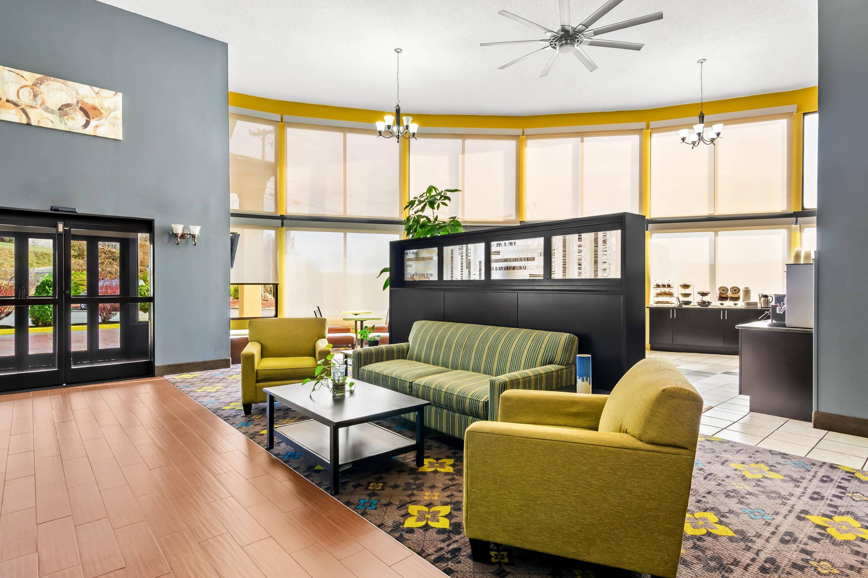 Lobby | Quality Inn