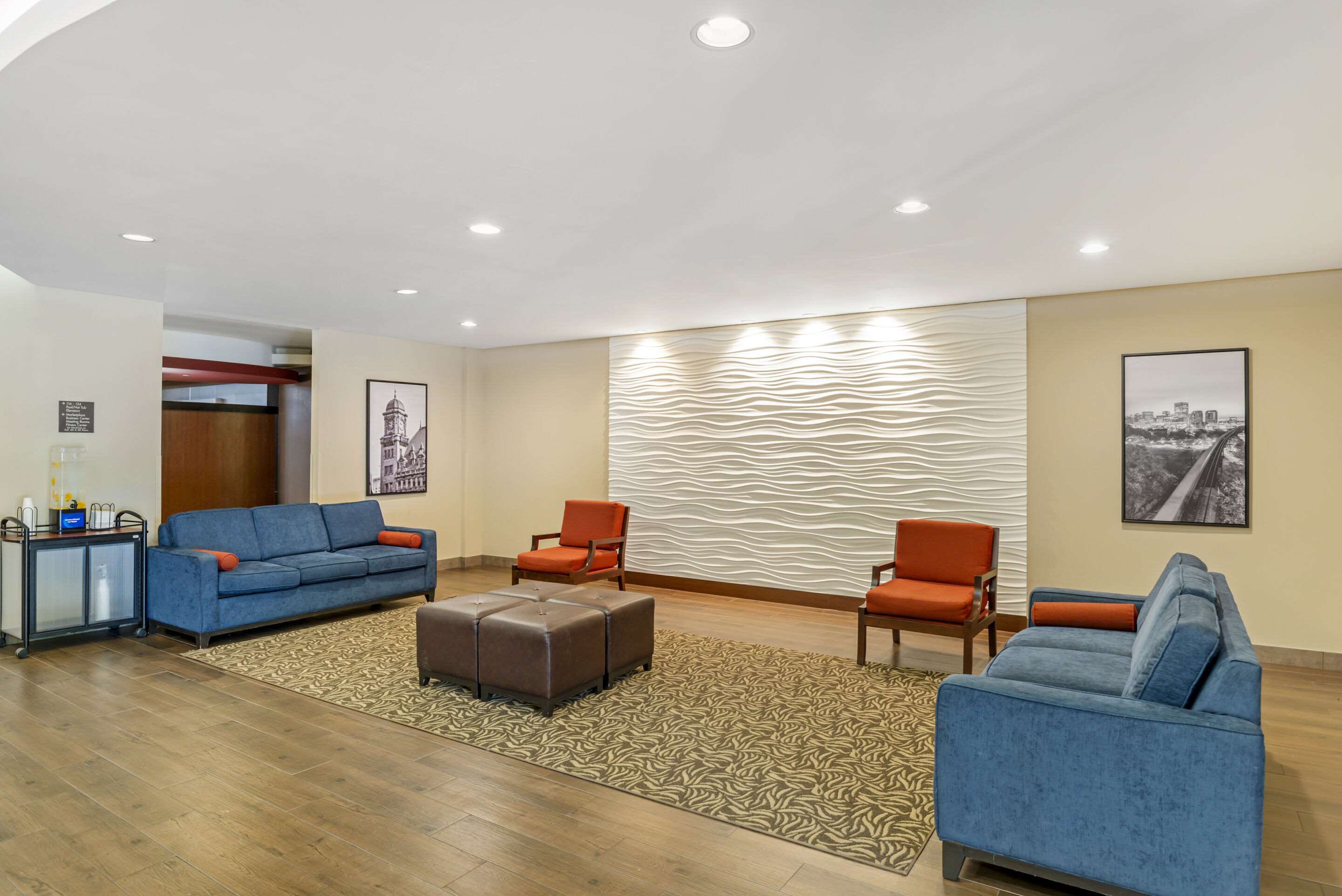 Lobby with sitting area | Comfort Suites At Virginia Center Commons