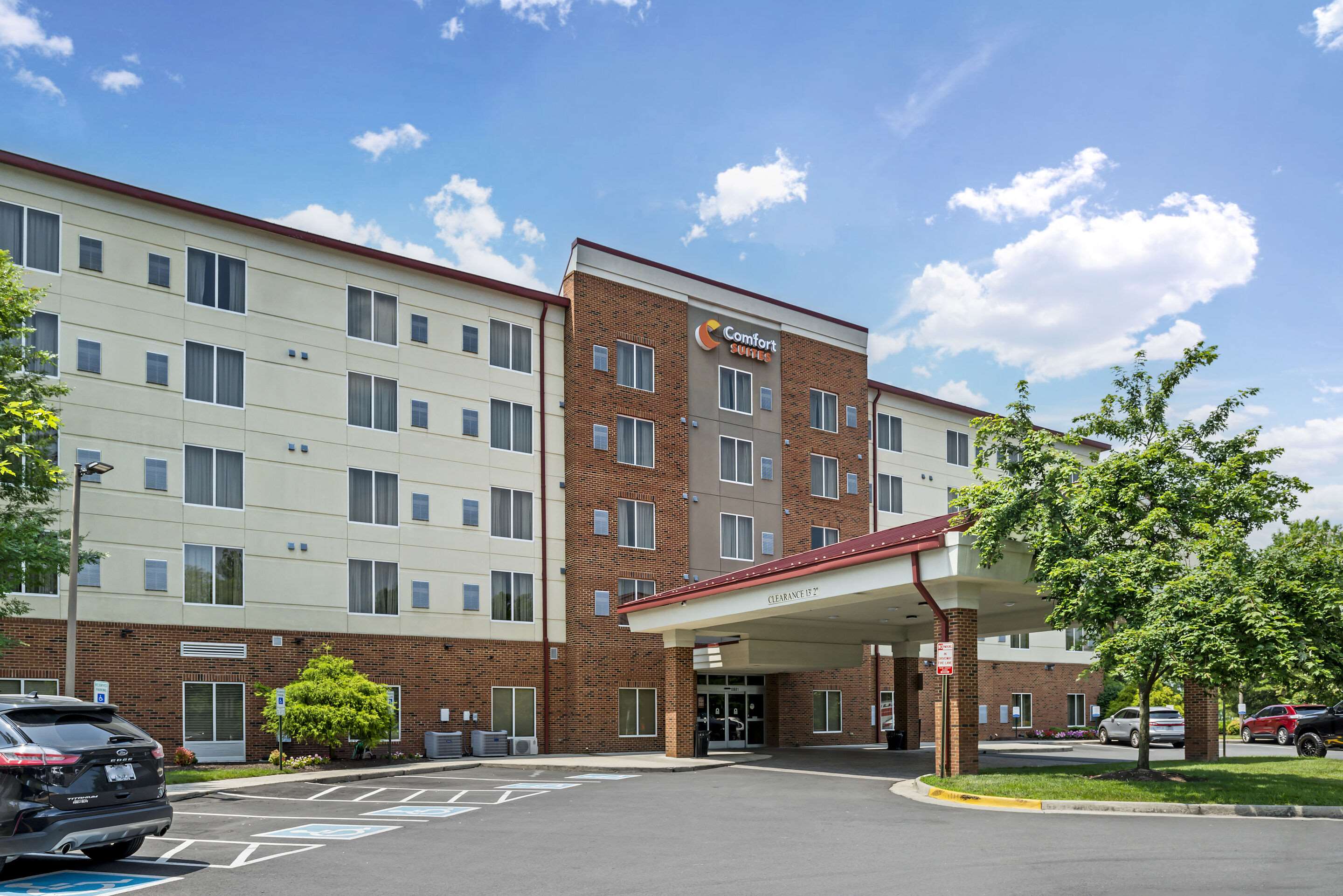 Hotel exterior | Comfort Suites At Virginia Center Commons