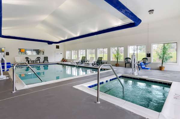 Pool - Comfort Suites Abingdon - I-81, Exit 14