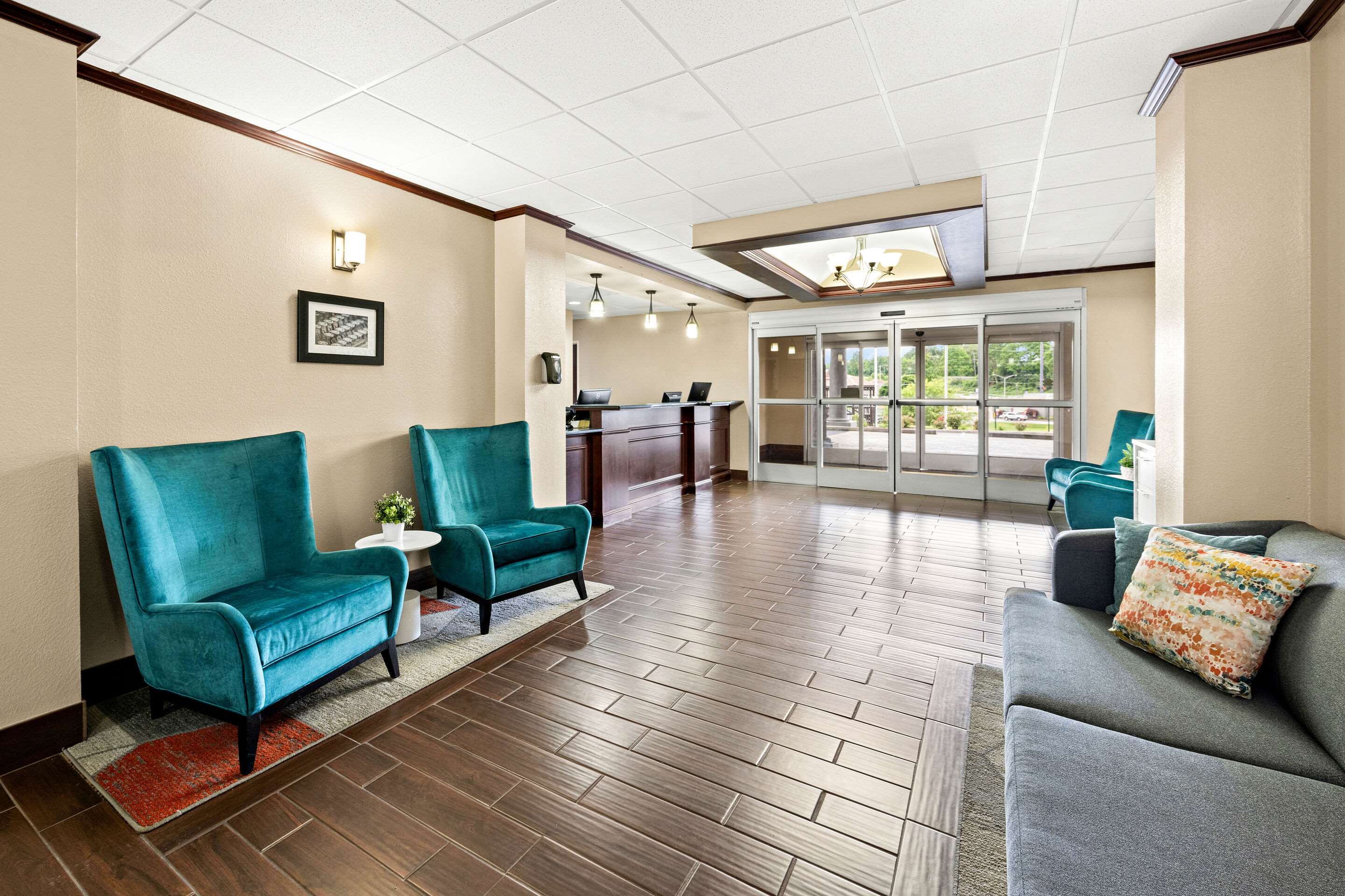Hotel lobby | Comfort Suites Abingdon I-81