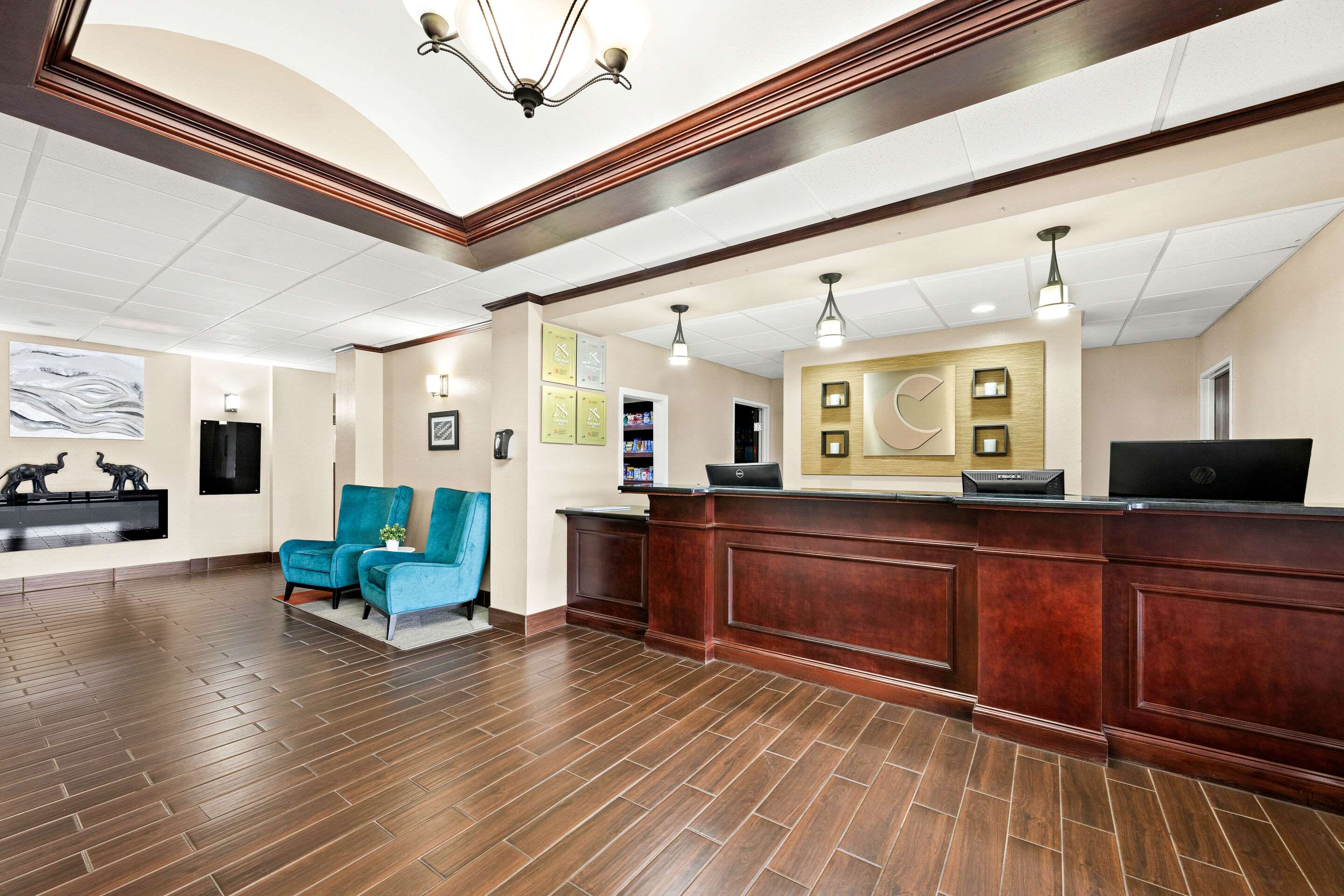 Front desk | Comfort Suites Abingdon I-81