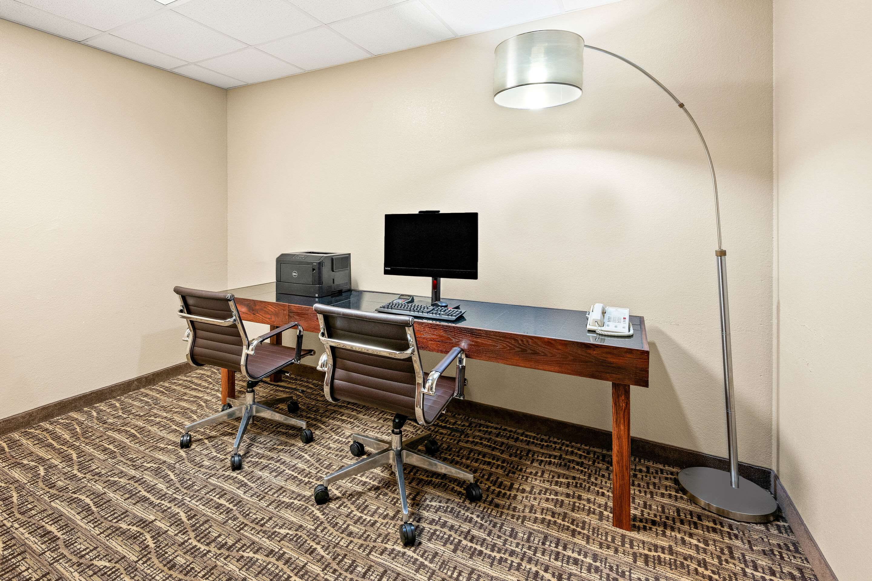 Computer in the lobby | Comfort Suites Abingdon I-81