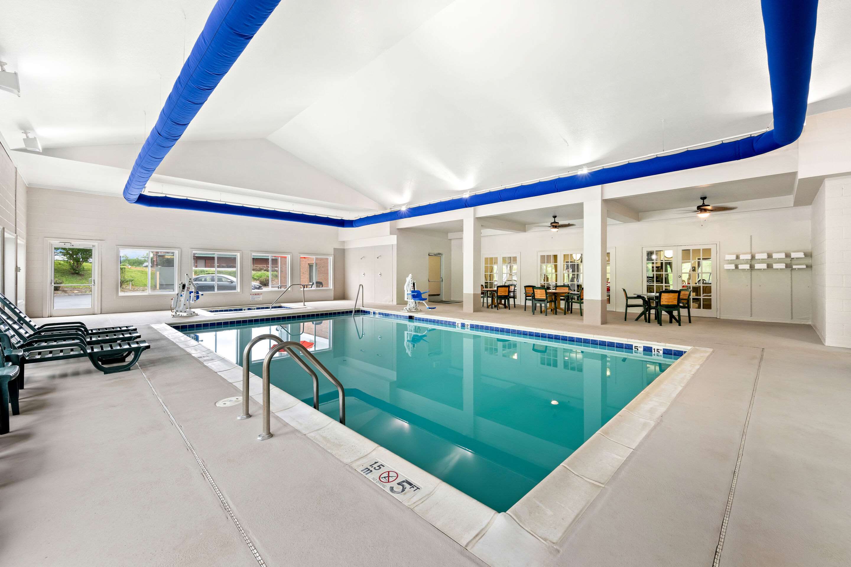 Indoor pool | Comfort Suites Abingdon I-81