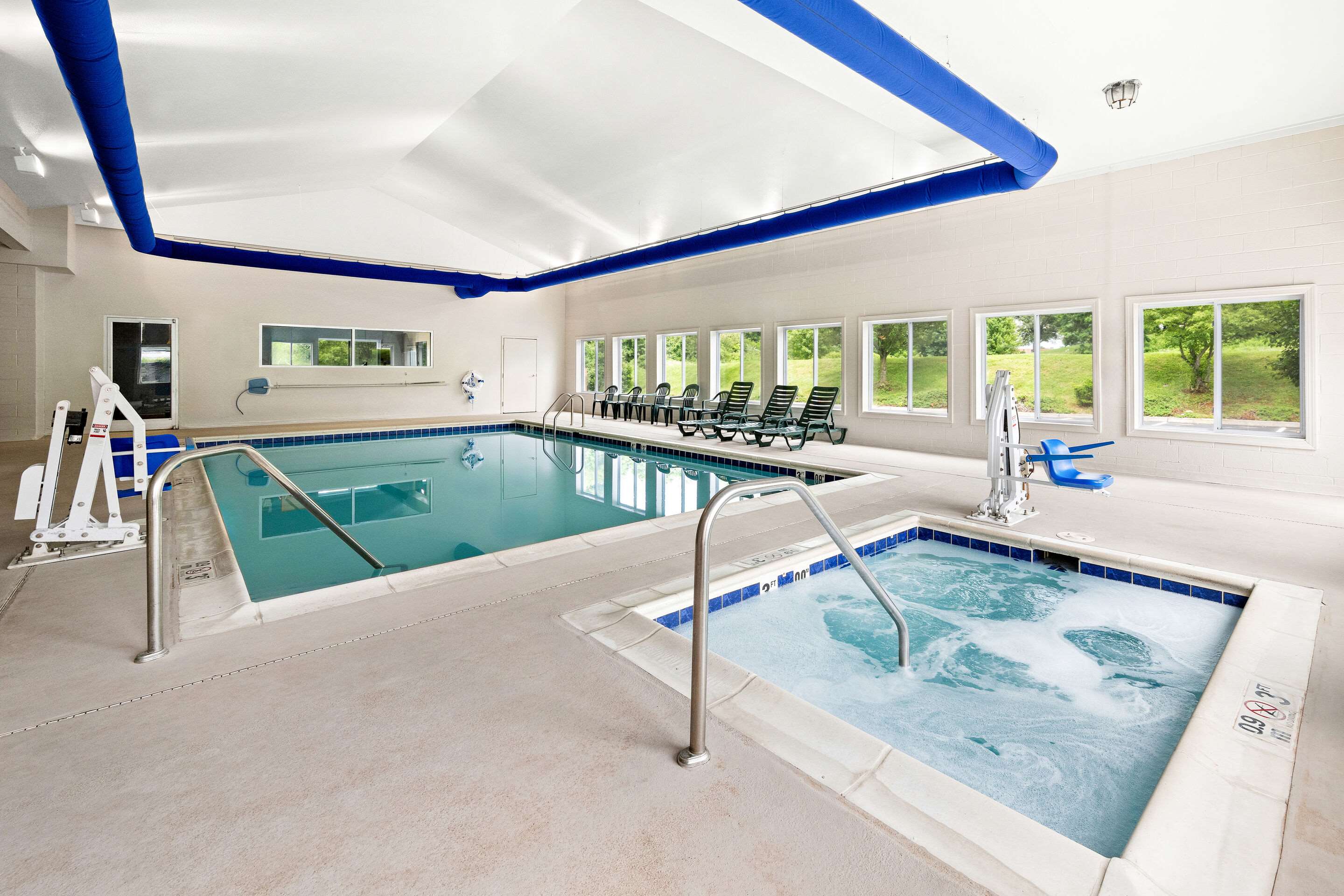 Indoor pool | Comfort Suites Abingdon I-81