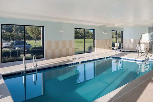 Pool - Comfort Suites Suffolk