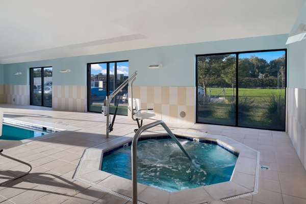 Pool - Comfort Suites Suffolk