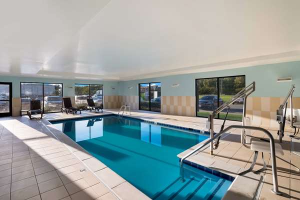 Pool - Comfort Suites Suffolk