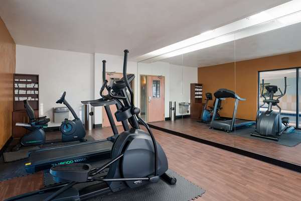 Fitness/ Exercise Room - Comfort Suites Suffolk