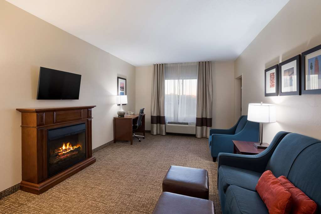 COMFORT SUITES SUFFOLK - CHESAPEAKE-guestroom-Guest Room,On-Site.jpg