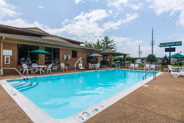 Pool - Quality Inn Manassas - I-66, Exit 47