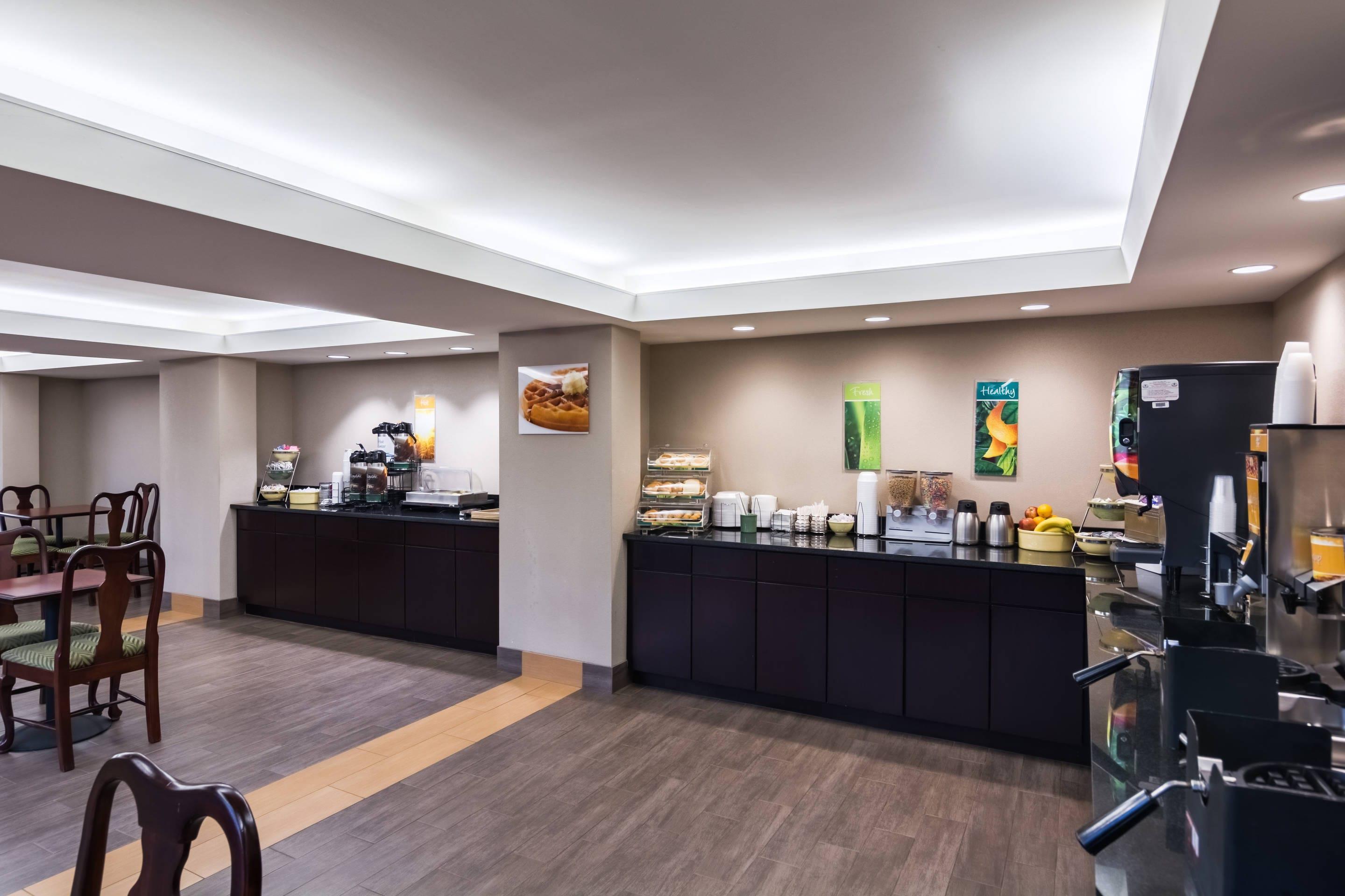 Breakfast area | Quality Inn Manassas