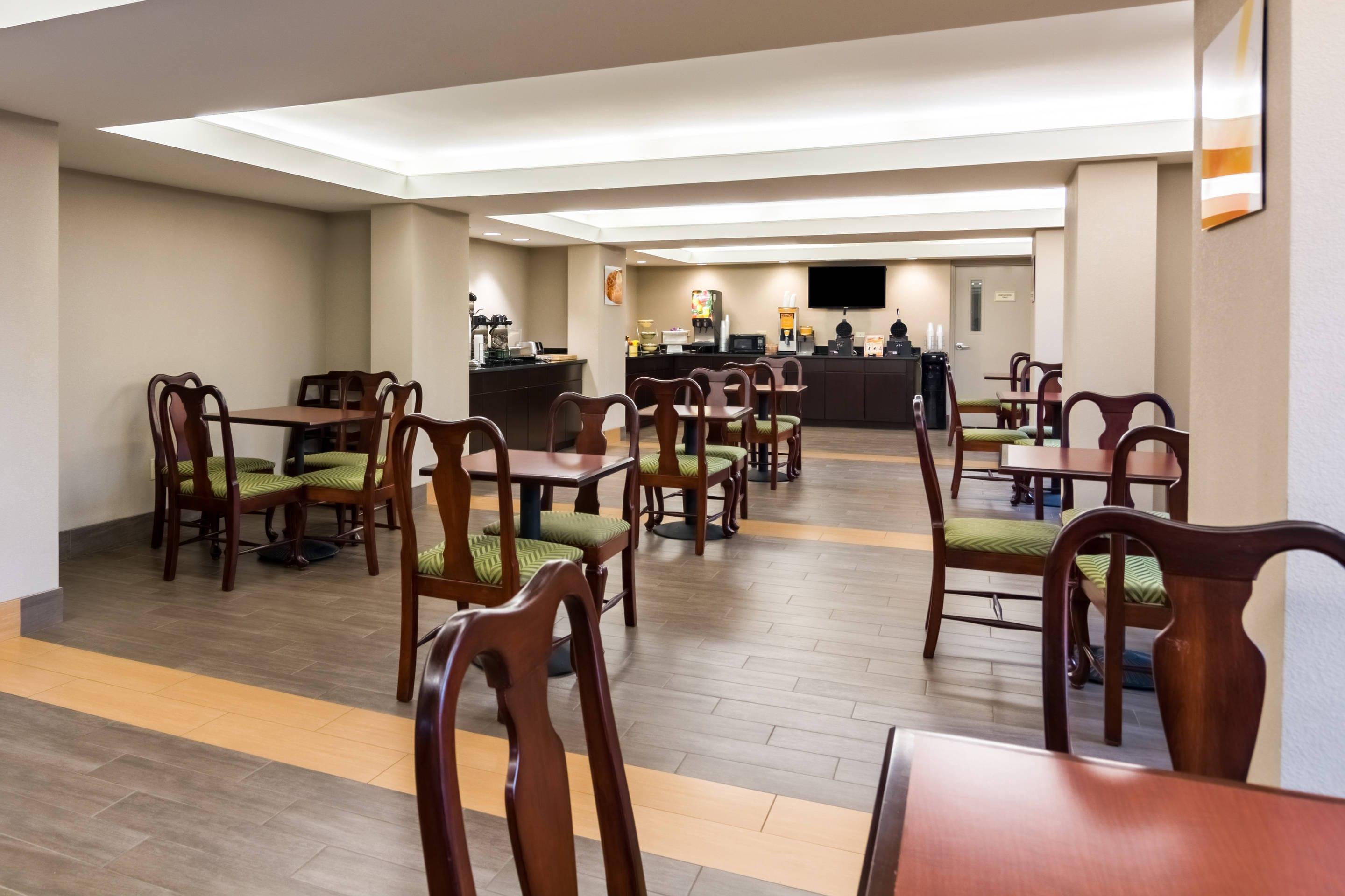 Breakfast area | Quality Inn Manassas