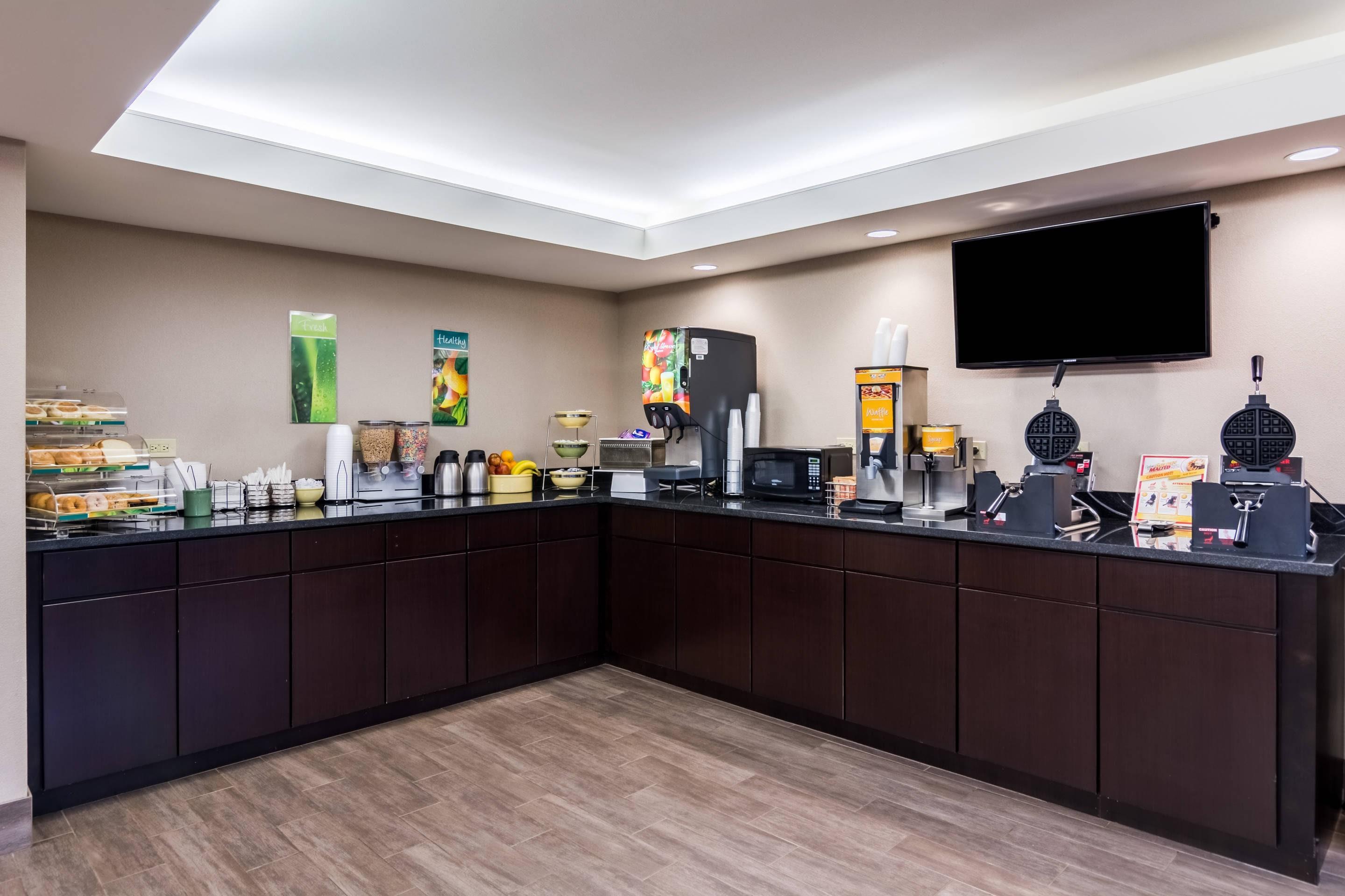 Breakfast area | Quality Inn Manassas