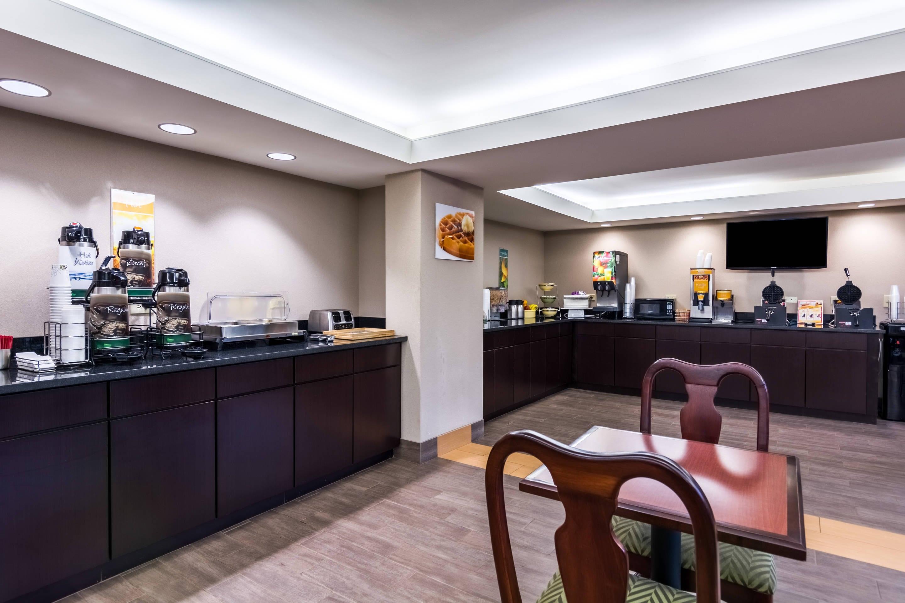 Breakfast area | Quality Inn Manassas