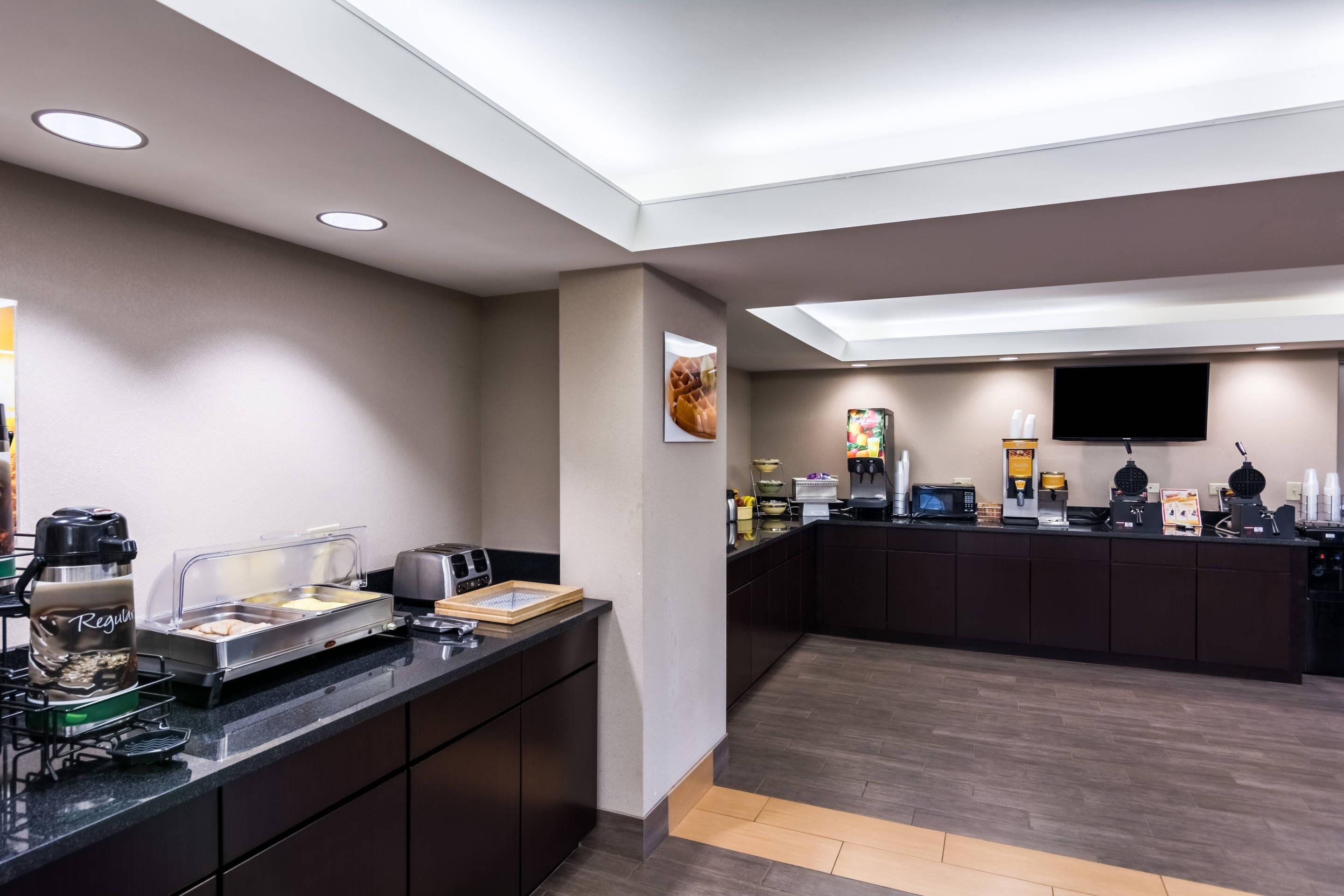 Breakfast area | Quality Inn Manassas