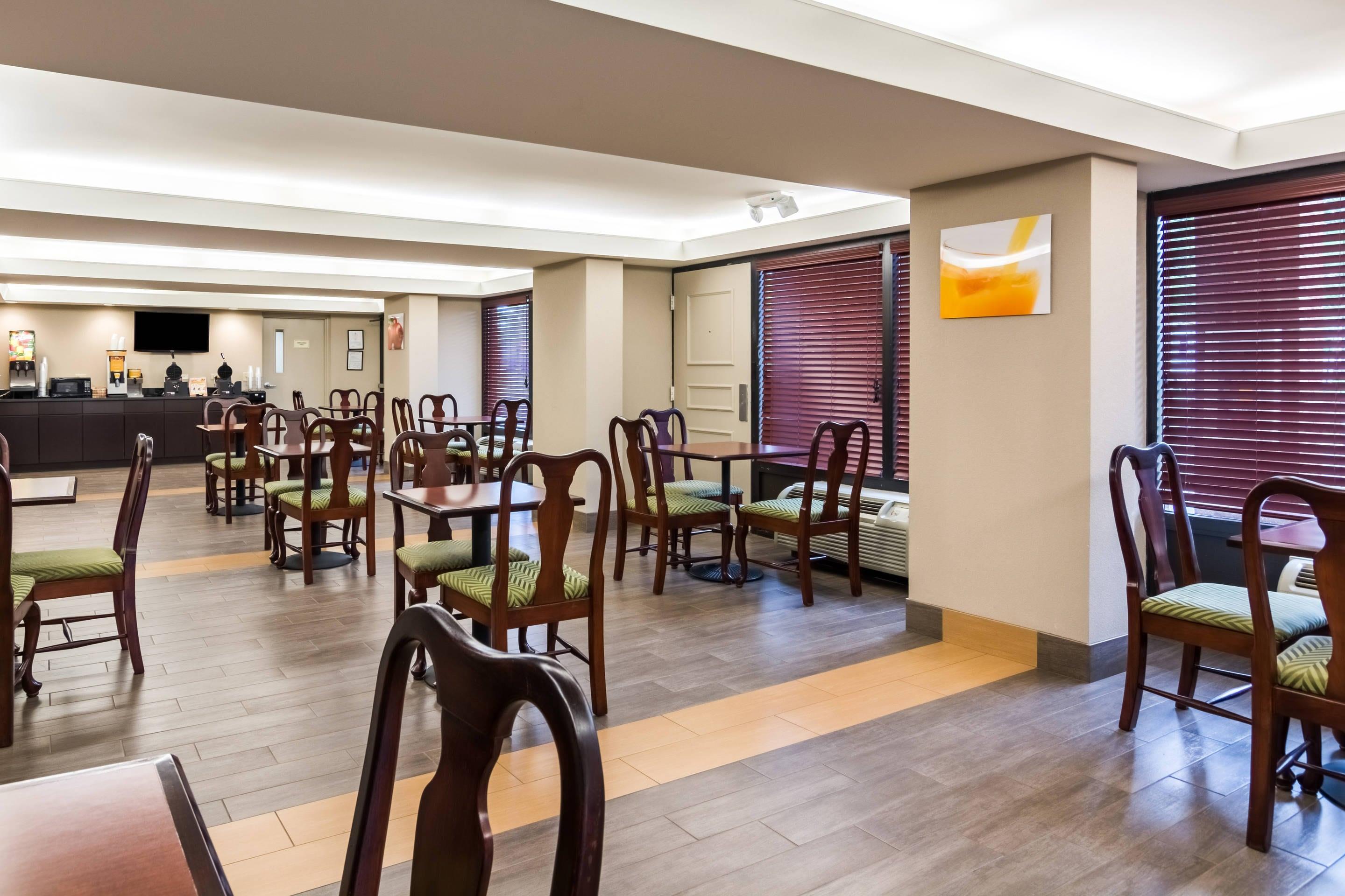 Breakfast area | Quality Inn Manassas